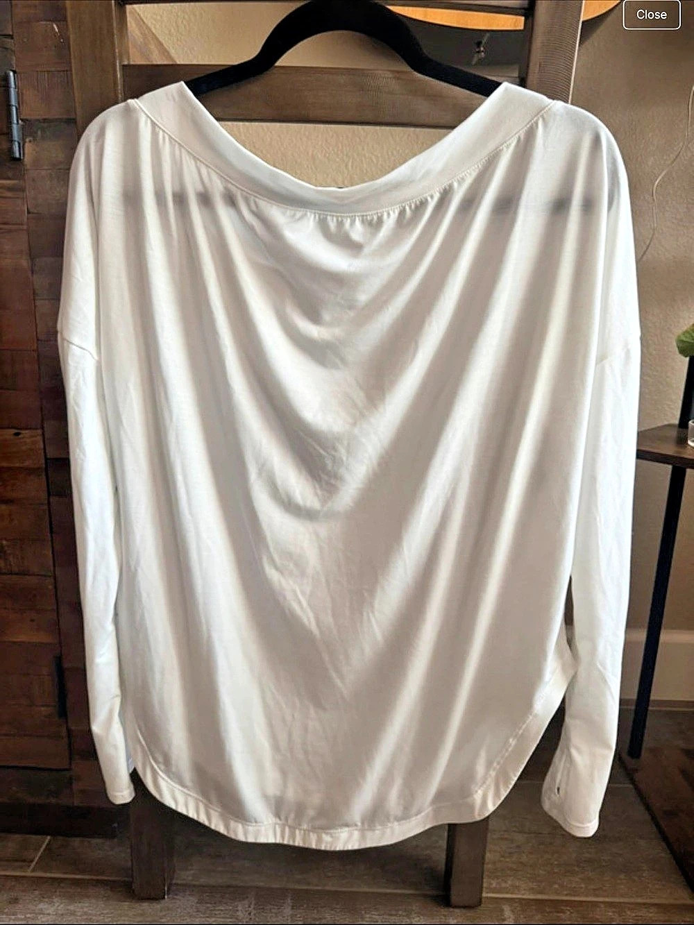 Halara Long Sleeve Top in White Size Small